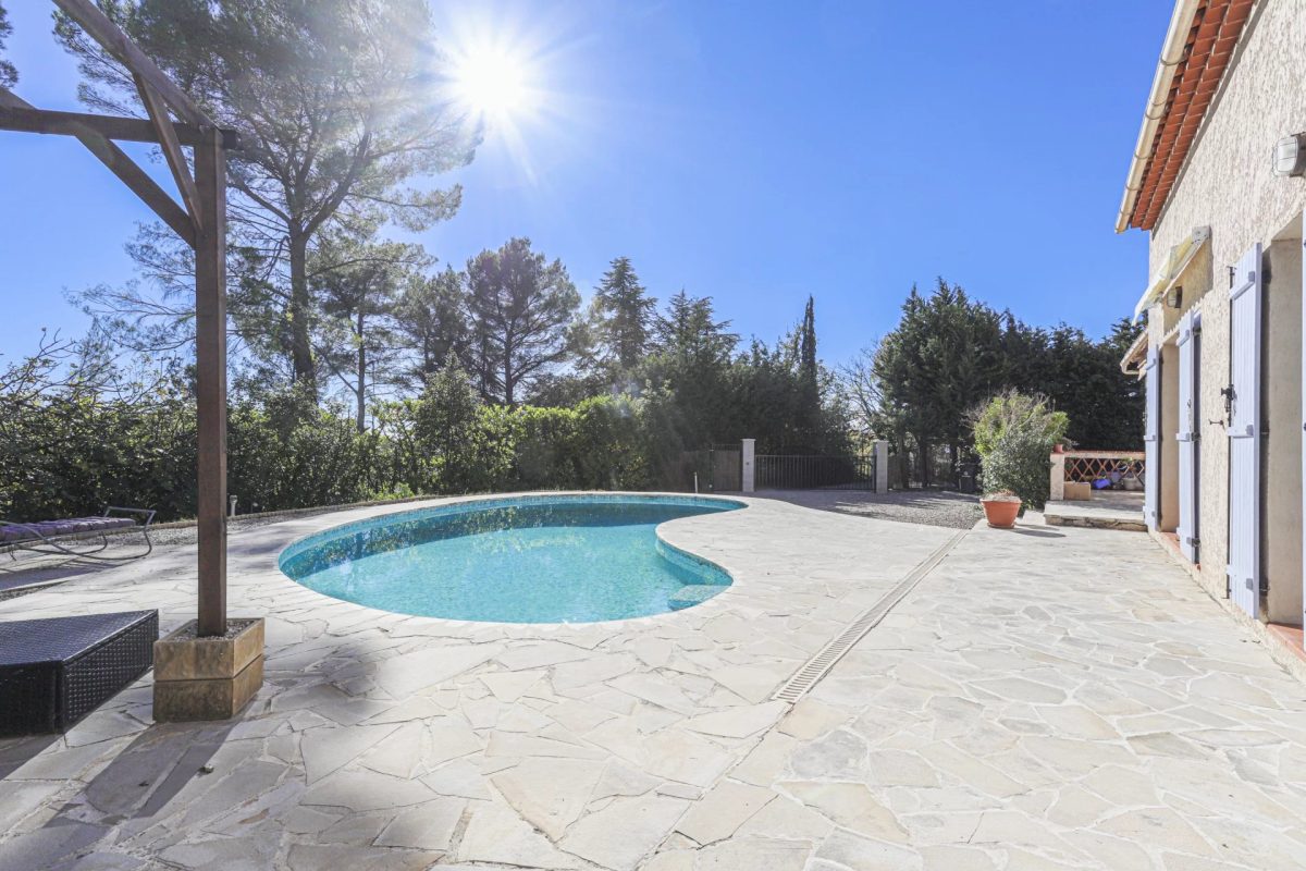 MAISON LE ROURET / PISCINE / TERRAIN PLAT