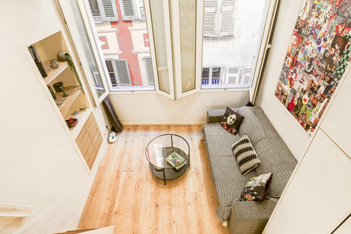 2 PIECES VIEUX NICE RUE DROITE