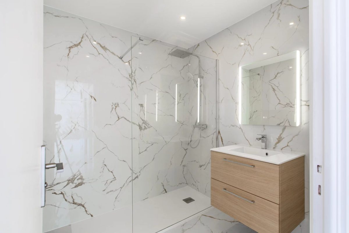 4 PIECES- NICE OUEST--RENOVÉ-TERRASSE-DERNIER ÉTAGE