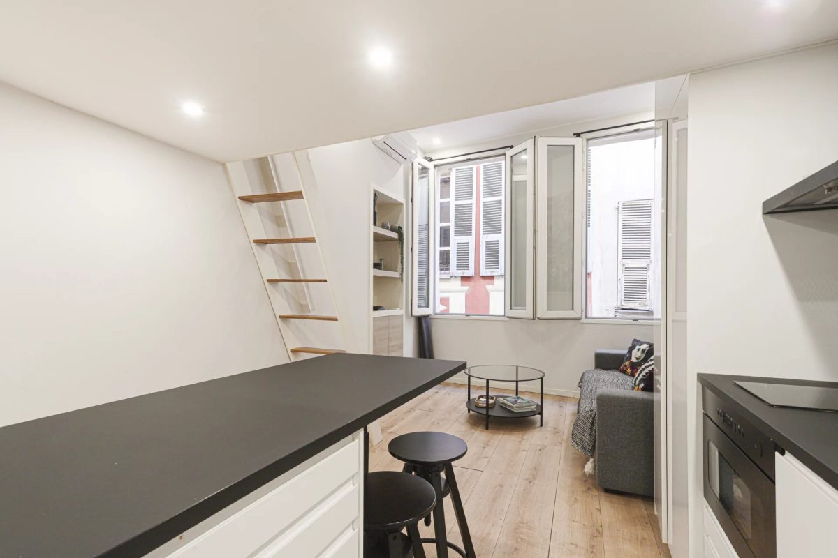 2 PIECES VIEUX NICE RUE DROITE