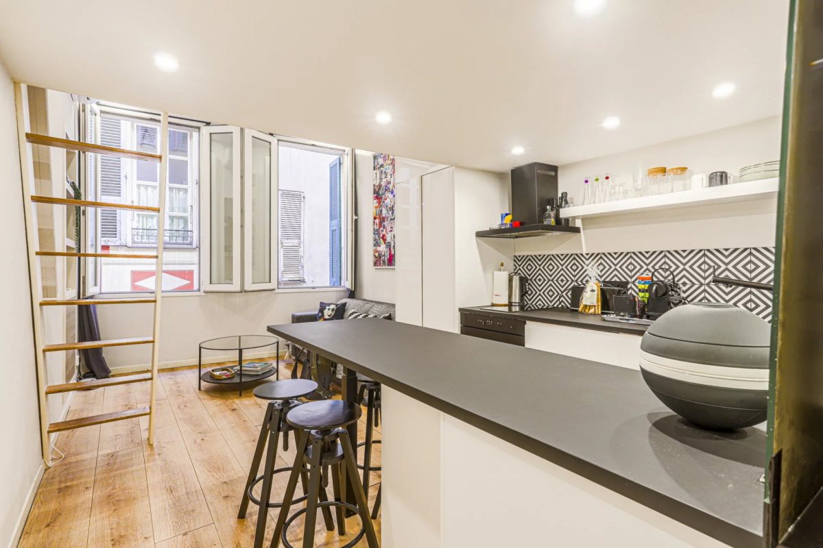 2 PIECES VIEUX NICE RUE DROITE