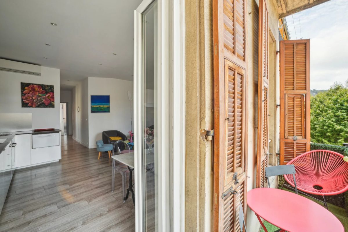 3 Pièces / Place du pin /  Balcon