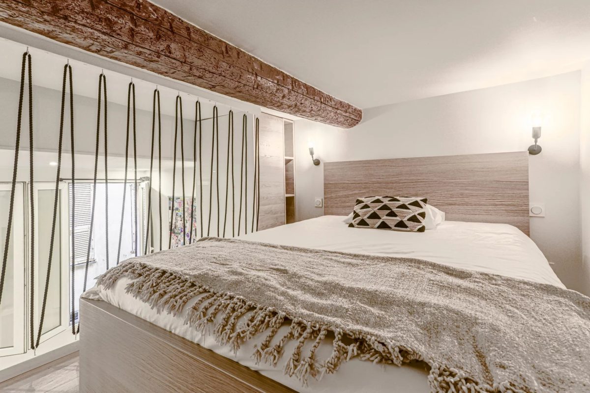 2 PIECES VIEUX NICE RUE DROITE