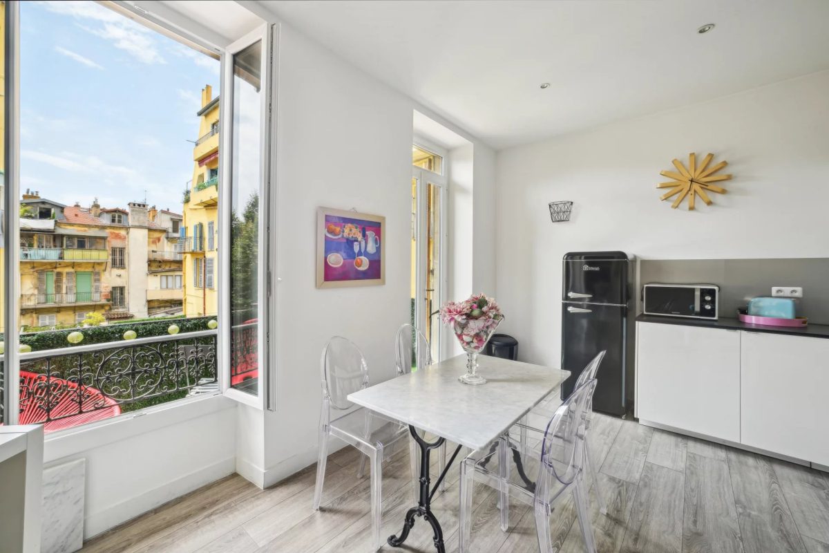 3 Pièces / Place du pin /  Balcon