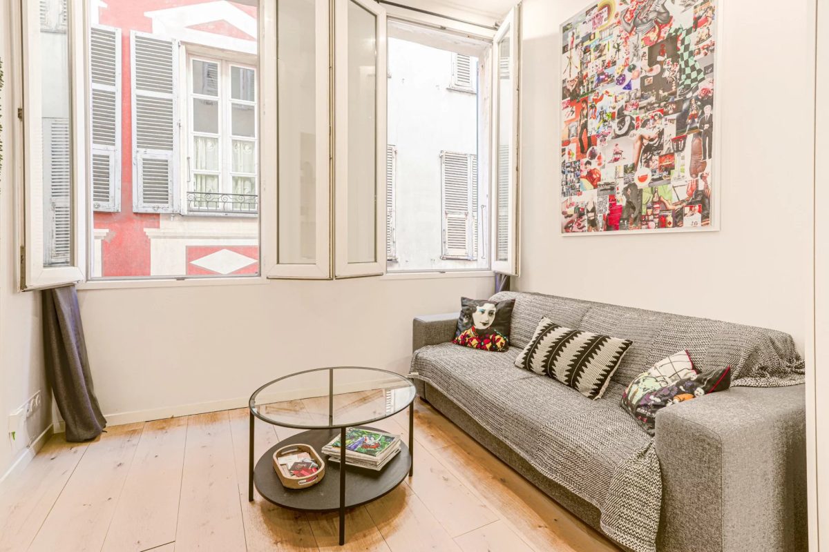 2 PIECES VIEUX NICE RUE DROITE