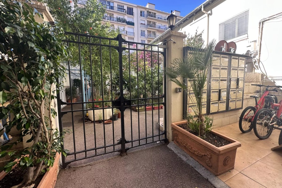 2 STUDETTES/ CENTRE VILLE/ NICE