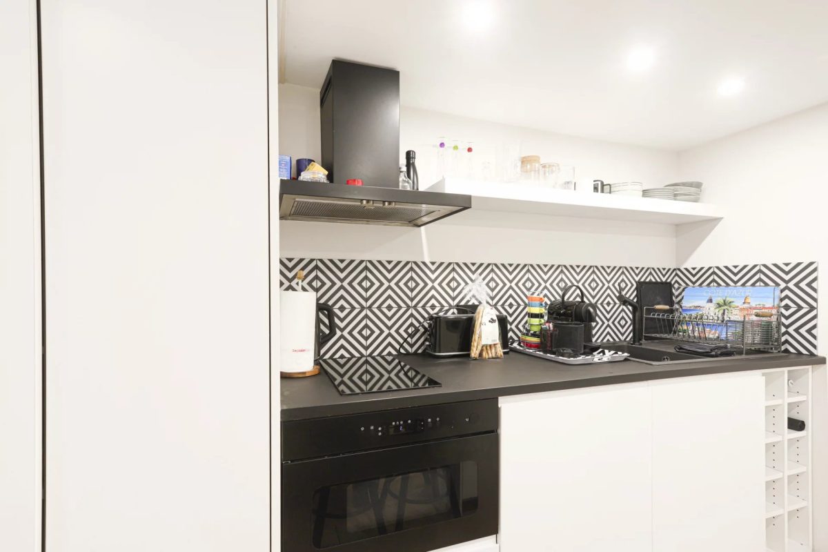 2 PIECES VIEUX NICE RUE DROITE