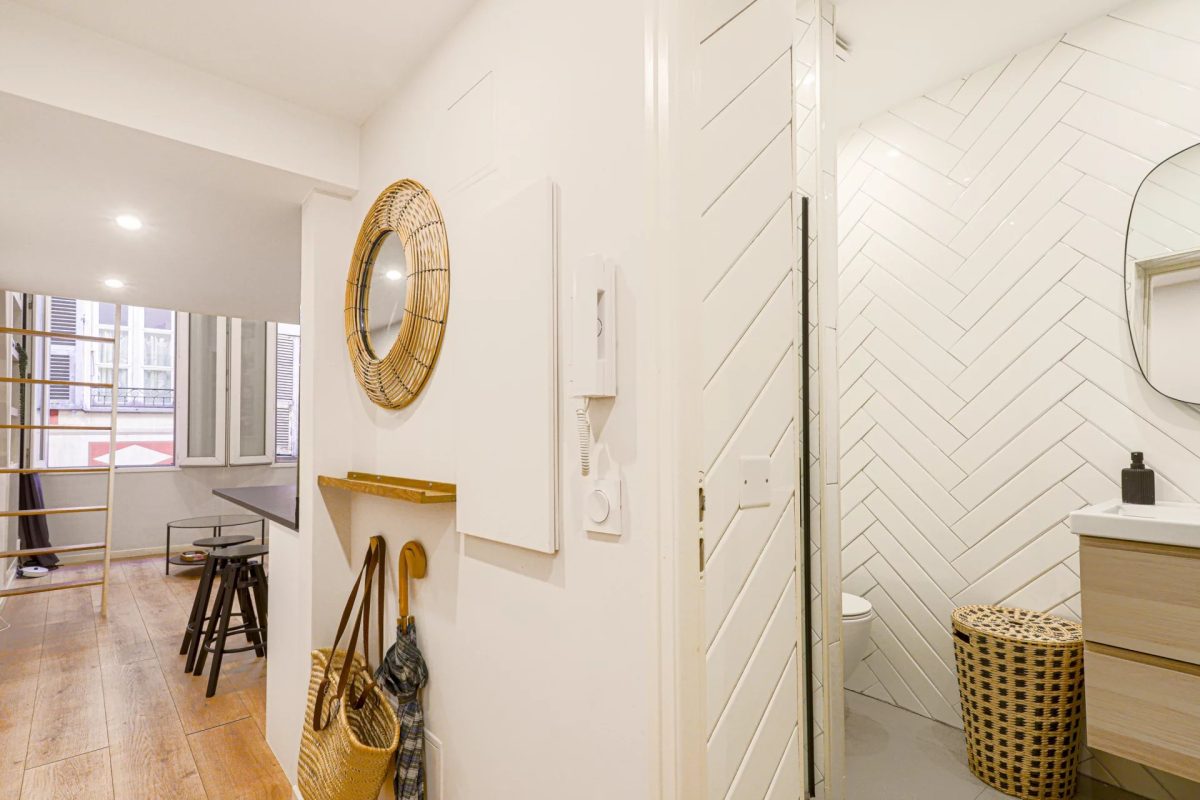 2 PIECES VIEUX NICE RUE DROITE