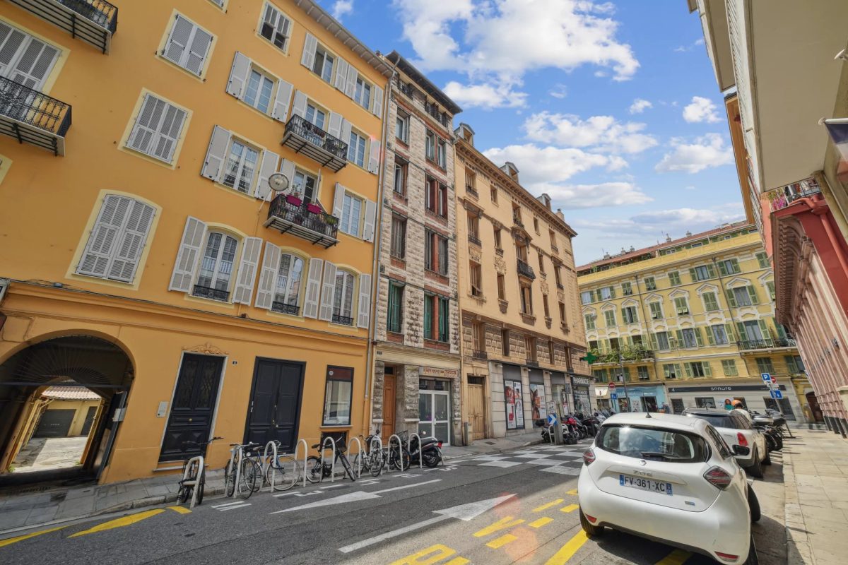 3 Pièces / Place du pin /  Balcon