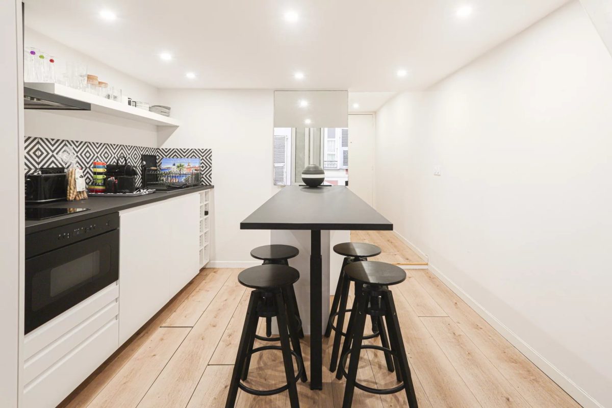 2 PIECES VIEUX NICE RUE DROITE