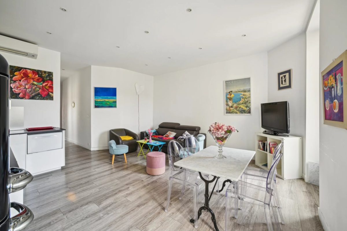 3 Pièces / Place du pin /  Balcon