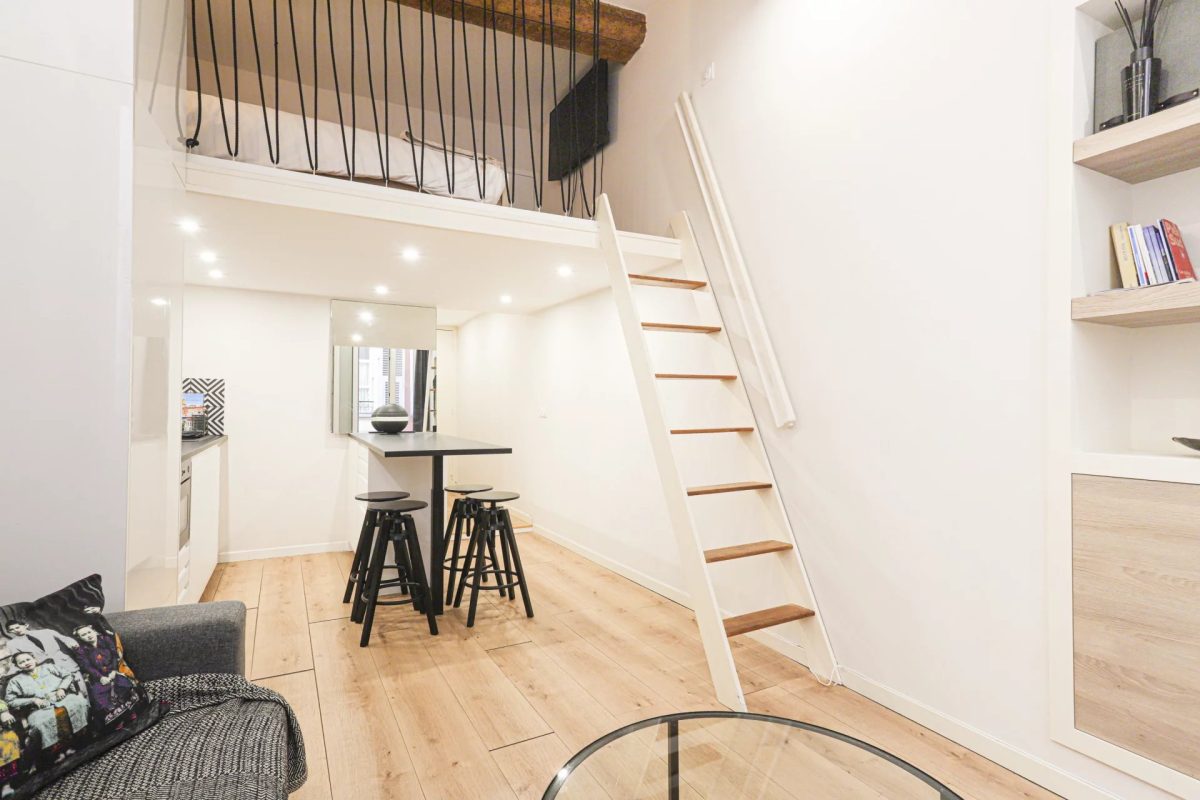 2 PIECES VIEUX NICE RUE DROITE