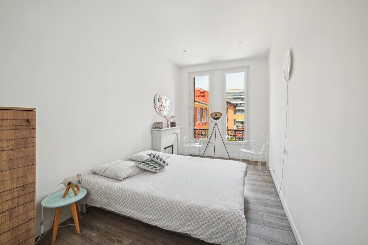 3 Pièces / Place du pin /  Balcon